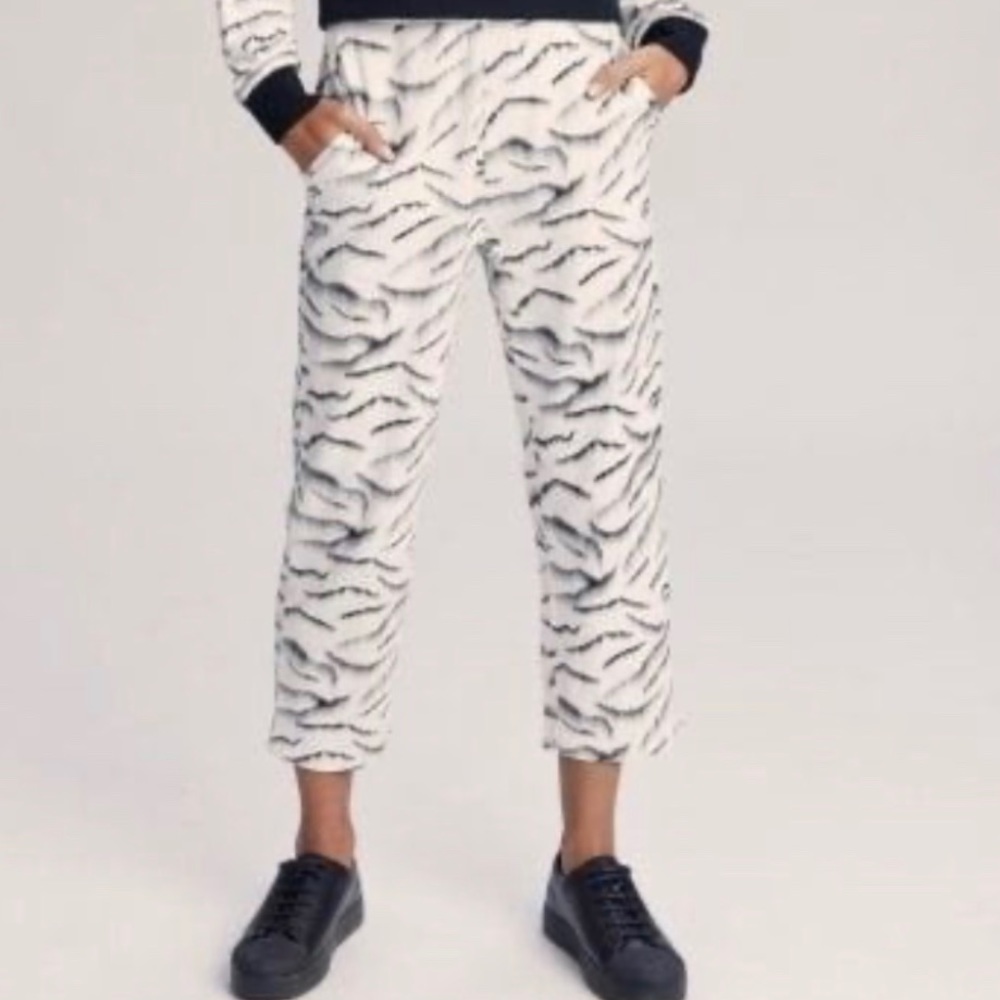 Varley Blurred Tiger Sawtelle Sweat pants. 🐅